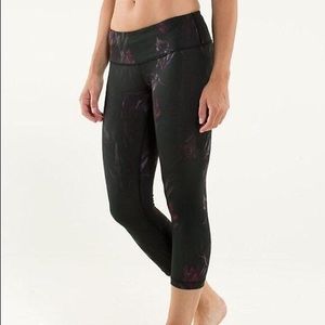 Lululemon Midnight Iris Wunderunder Crop Size 4